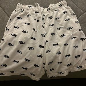 Mens Medium White Nike Shorts